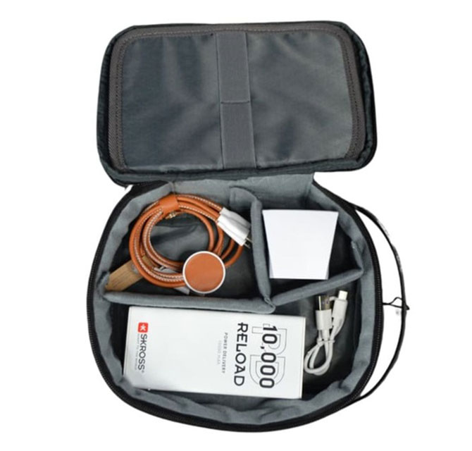 SKROSS - Gift Set of Powerbank, Travel Adapter & Charging Cable
