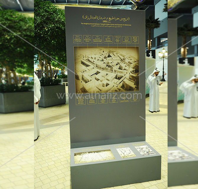 Collapsible display stand    