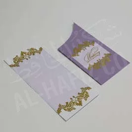 بطاقة زفاف مزينة بالذهبي والفضي المعدني