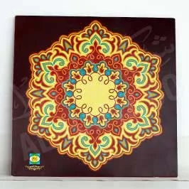 ظرف أزهار احمر