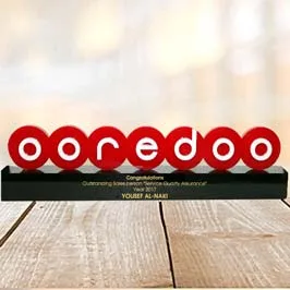 الاكريليك الدرع - أحمر أسود Ooredoo