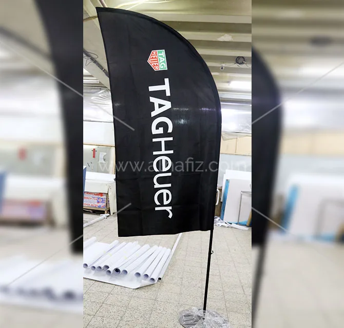 علم ريشة محمول أسود مع شعار